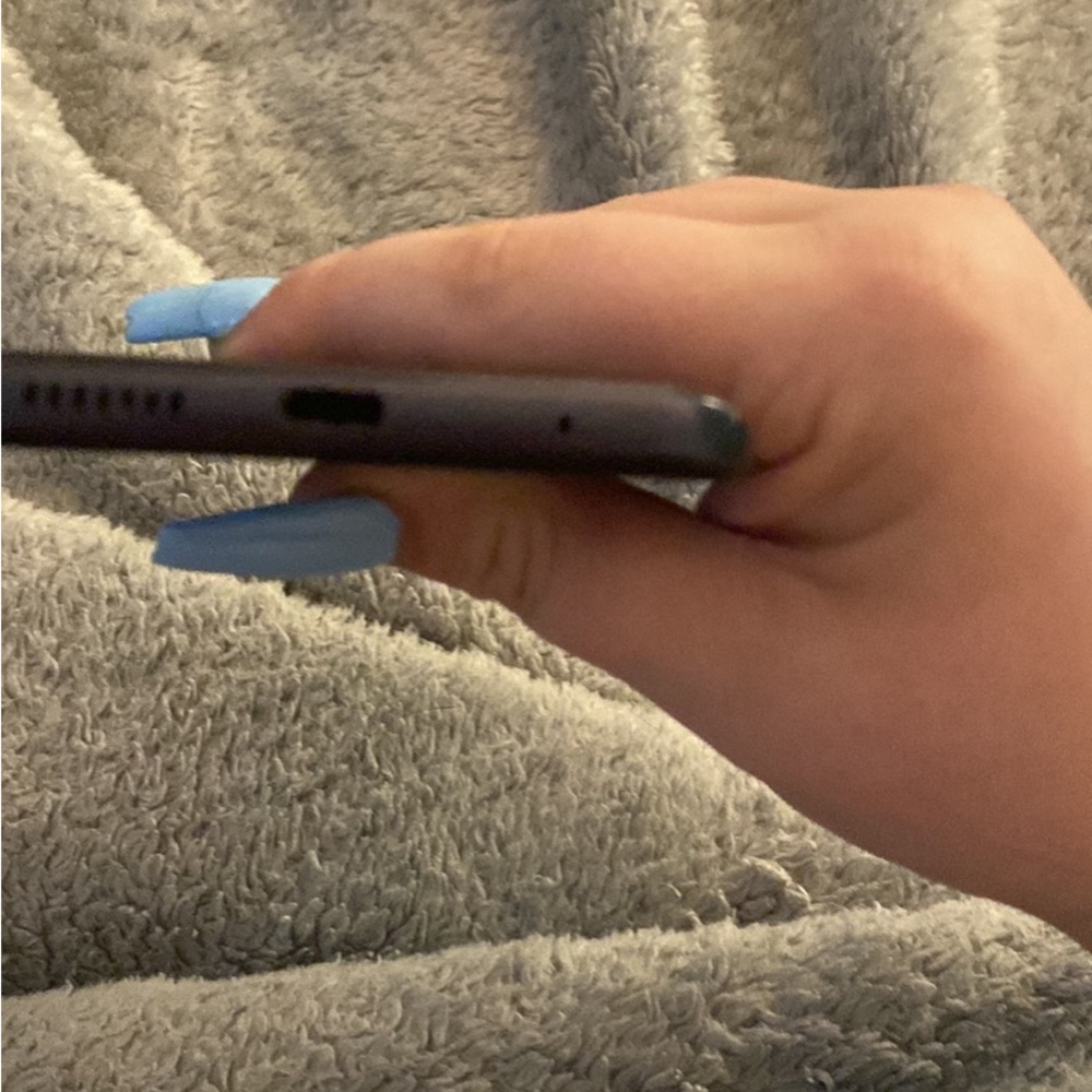 I’m selling it because I got a new phone.